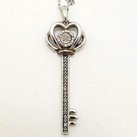Jewelry - Beautiful Sterling & 10K White Gold Diamond Cluster Key Necklace